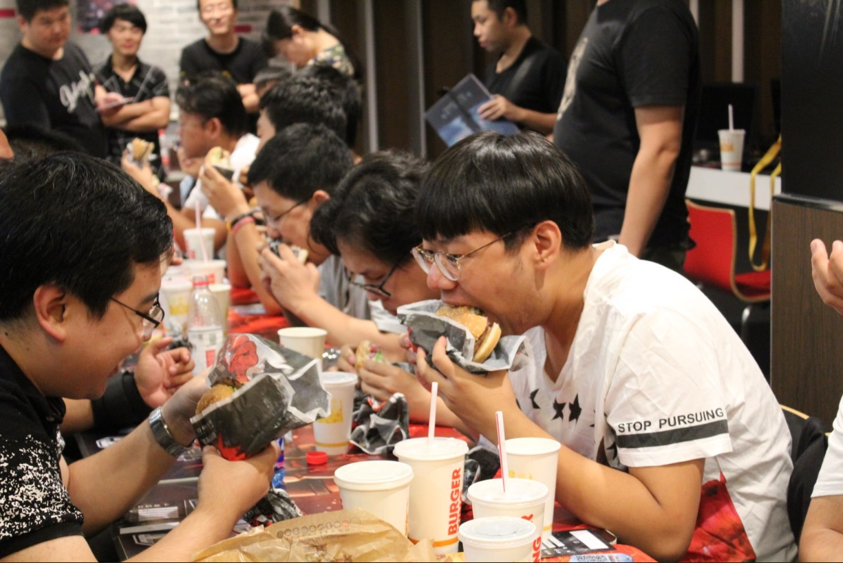 吃汉堡打坦克 《坦克世界》另类挑战赛落幕