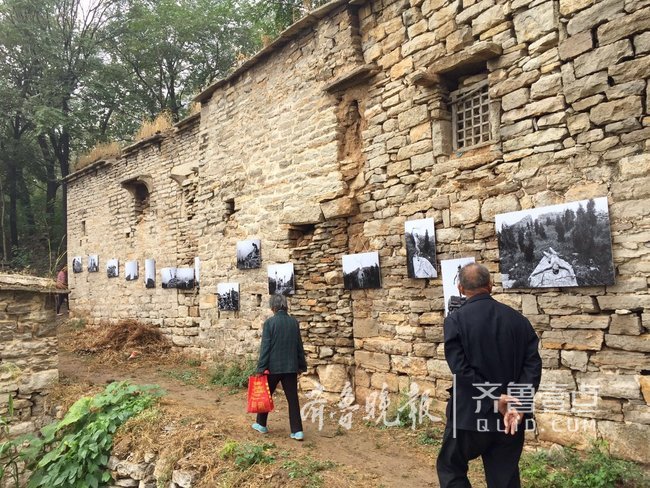 山村的摄影展:数百幅摄影作品展现济南古村风貌