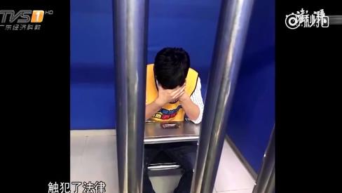 fun来了:逃犯高唱不要怕压惊 被警察一波带走 fun来了:逃犯高唱不要怕压惊 被警察一波带走图片