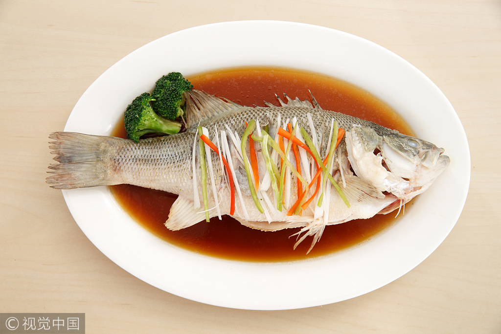 鲜美鲈鱼搭配抗癌利器，这道菜既简单又健康美味