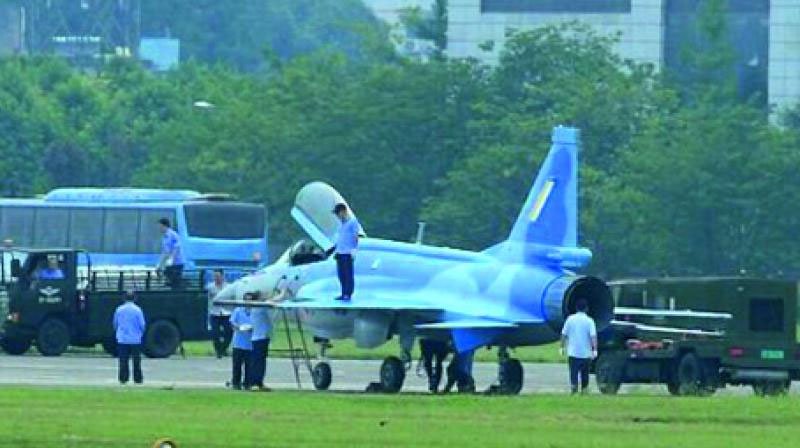 外媒：首架枭龙战机将于年底前交付缅甸空军