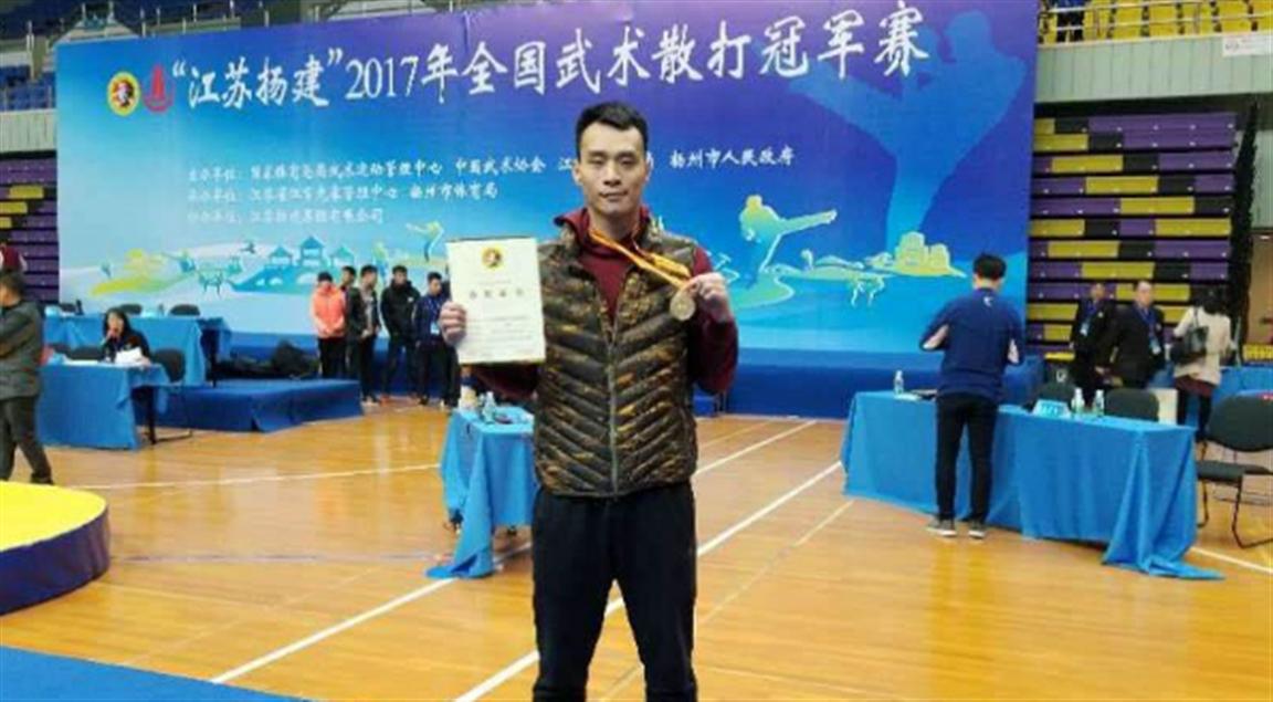 三台选手尤雄全国武术散打比赛夺冠_凤凰网四