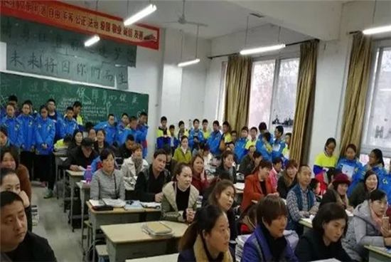 感恩思源 恒学志远 信阳羊山中学期中考试表彰大会举行