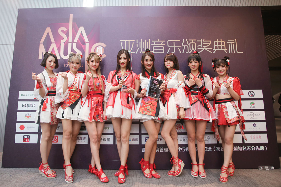 SING女团亮相亚洲音乐盛典 中国风受关注
