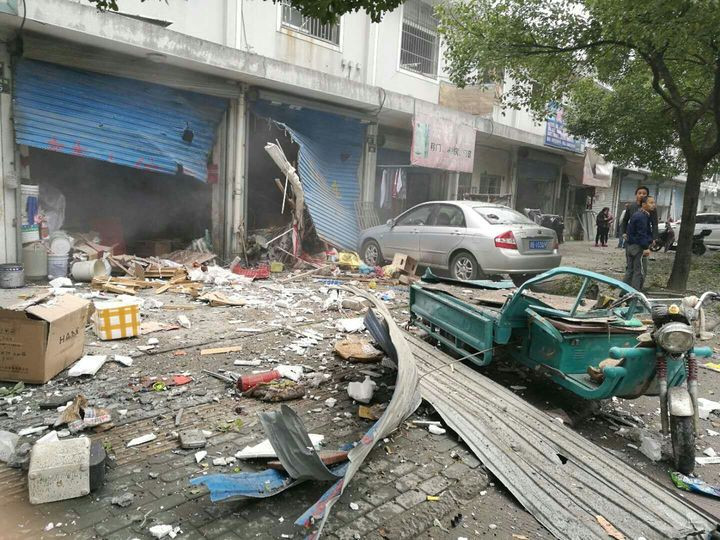 宁波江北区爆炸目击者：多间楼房倒塌 店铺被炸开