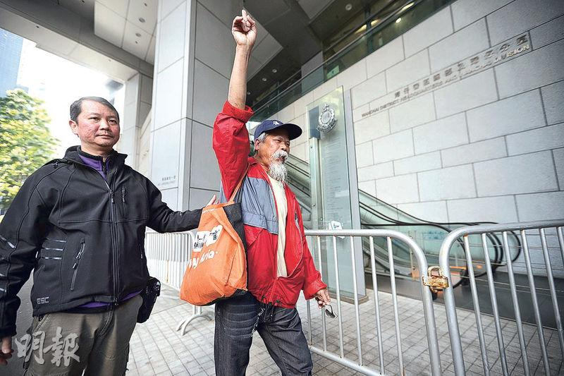 [夜读]香港“社民连”成员涉辱国旗被捕 扬言故意犯法