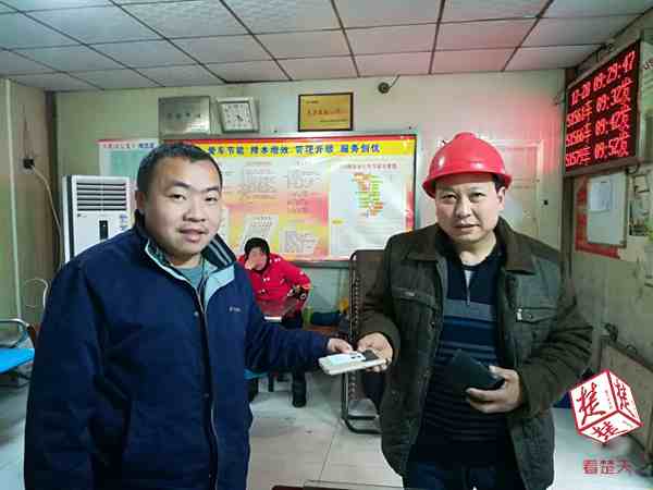 捡到手机主动归还 武汉公交司机被当成骗子