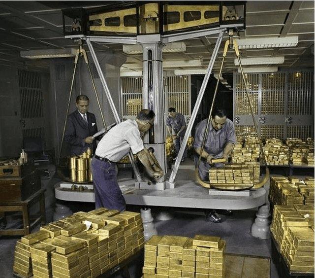 中国人买黄金，美国人卖黄金，难道都只是巧合？