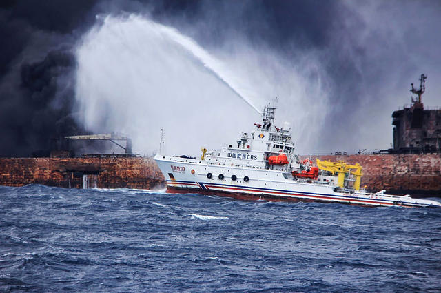 国家海洋局：东海事故船体及附近海面仍有油污燃烧