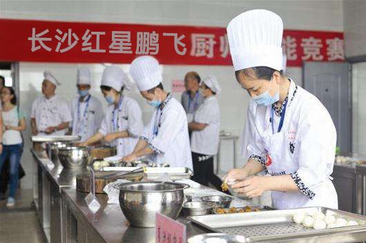 2018年湘菜大师曾鹏飞被评为国家高级考评员