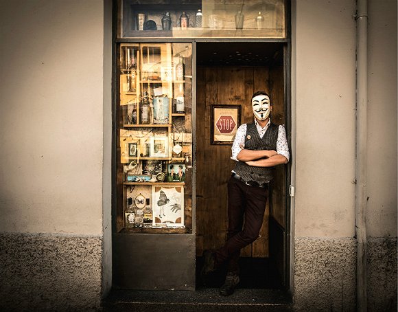 意大利米兰有间世界最小酒吧 调酒师会戴面具与你相见