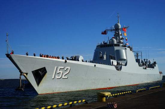 海军济南舰救起遇险台湾船员 台军也派军机搜救