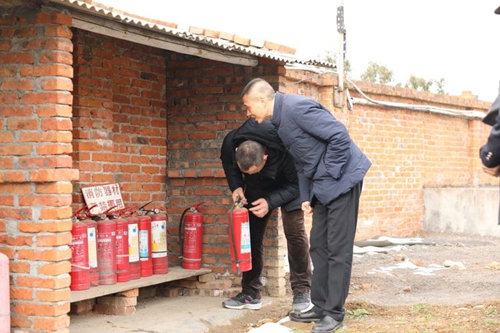 春节临近 安康恒口示范区对重点企业单位进行