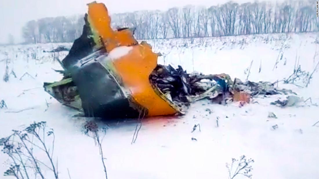监控捕捉到莫斯科载71人客机坠毁瞬间