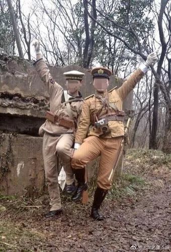 2名男子抗日碉堡前扮日本兵摆造型拍照 警方介入