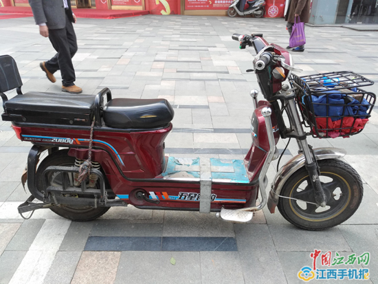 南昌市民在五星钻豹买电动车 代办车牌是套牌