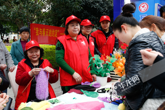 重庆启动3.5学雷锋日主题志愿服务活动