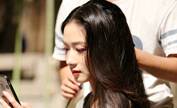 你能看出她已怀孕5个月了吗？
