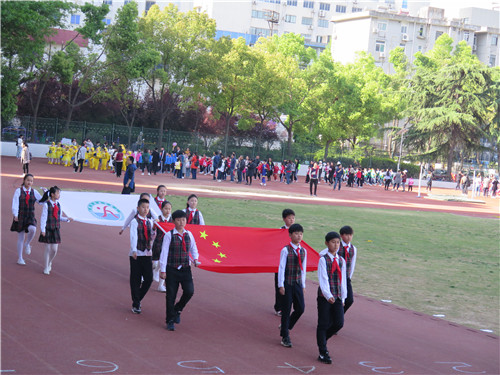 海棠学子多健儿运动场上较高记海棠花园小学2018年春季运动会