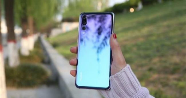 
史无前例！华为联手著名导演办手机发布会
