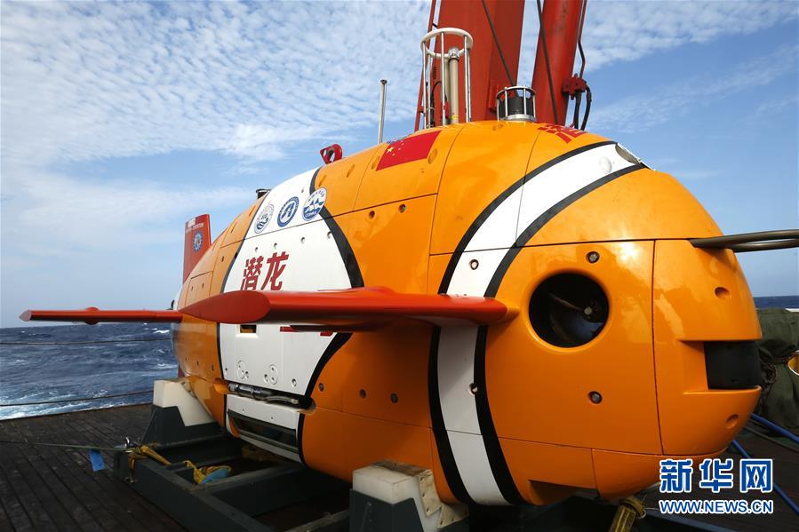 首潜！中国最先进自主潜水器潜入深海