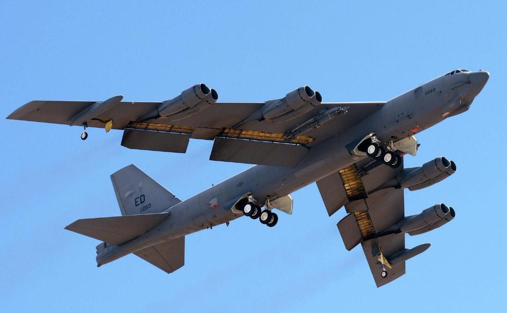 美军B-52战略轰炸机“飞近”广东沿海？国防部这样回应!