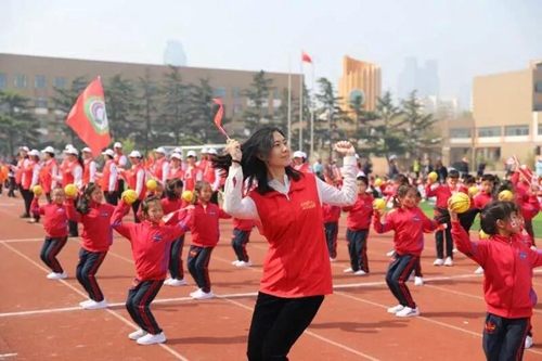 心垒球牵悦动宁夏--宁夏青岛路小学2018年春为什么女子叫手相 心垒球牵悦动宁夏--宁夏青岛路小学2018年春为什么女子叫手相