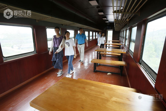 横峰县火车小镇惹人爱(图)