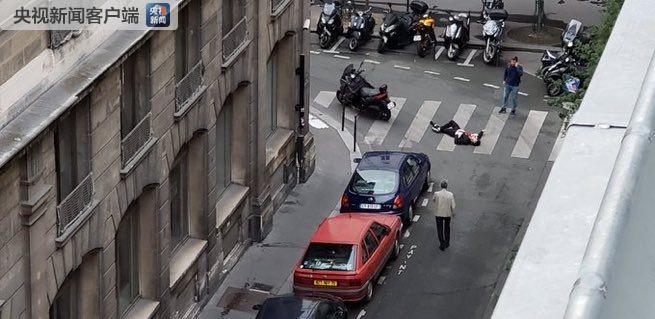 法国巴黎发生歹徒持刀袭击路人事件致1死8伤