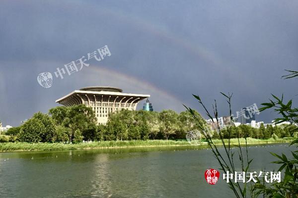 北京周末高温持续暑热当头 今天最高温37℃并有雷雨