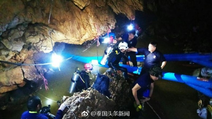 中国救援队揭秘泰国足球队两大救援计划 辟谣