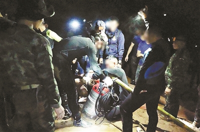 中国救援队赴泰国 搜救失联少年足球队
