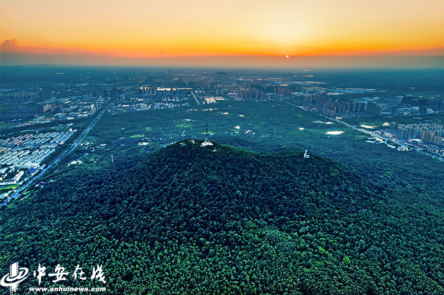 夕阳西下 合肥大蜀山巅瞰灯火阑珊