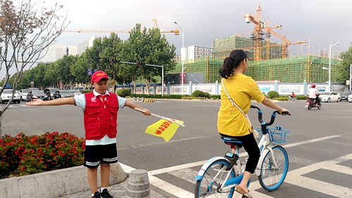 城阳区“小手拉大手，文明一起走”文明出行活动正式启动