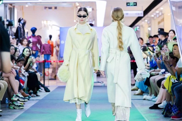 28日直击| 2018广州UUS秋冬原创时尚周女装秀
