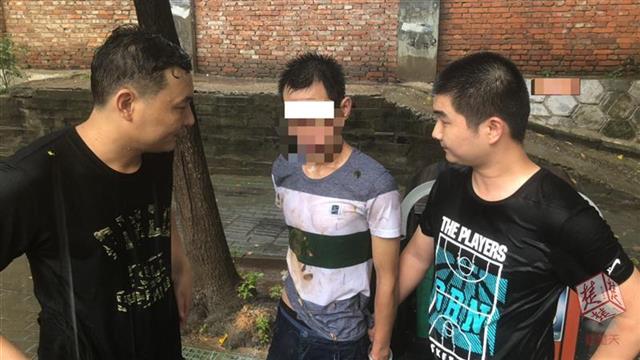 嫌犯躲雨偶遇民警撒腿就跑 民警狂追2公里最终