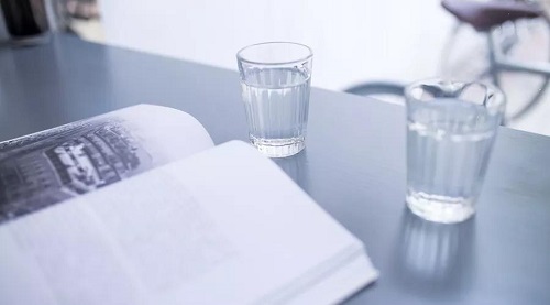 什么是电解质盐水 2ea0762d0de465f_size26_w500_h277.jpg