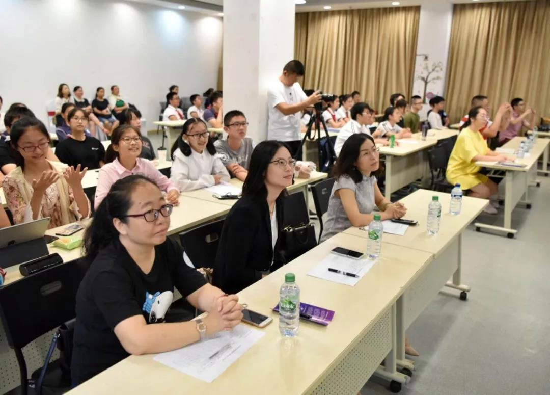 让世界充满爱 2018青少年志愿者服务创意大赛