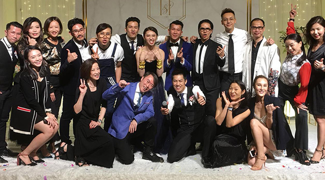 陈伟霆回港参加亲戚婚礼 一大家子合影超温馨