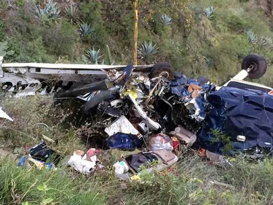 云南一小飞机在新疆坠毁2人死亡 民航局介入调查