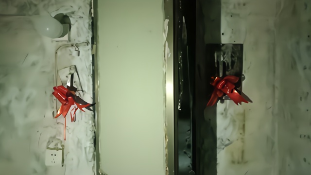 “囚禁少女性侵24天”地洞：不足4㎡ 墙上贴婚庆装饰