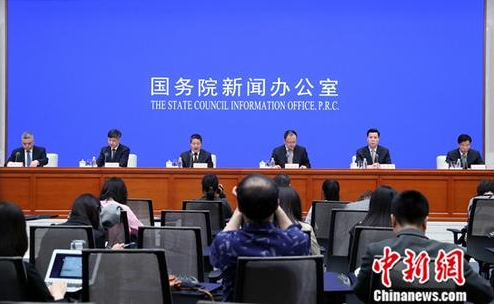 如何降低小微企业综合融资成本?银保监会谈了