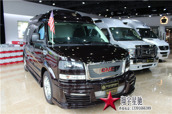 GMC商务车(豪华房车)秉承了美国豪华的设计风格,是一款为商务人事打造的豪华型商务旅行车,GMC四驱豪华商务车,其尊贵的外形,极致的舒适,卓越的操椌性,尖端的配置,非凡的品质全方位的体现了全新GMC品牌对豪华商务车最成功的诠释,兼顾奢华感,实用性的特质,泱泱霸气,使之当仁不让地成为寻求品味并重视实用的成功人士的首选。GMC四驱豪华商务车,车头宽大的镀珞前脸,配合四个镀铬喷涂高承重力轮圈,霸气的纯正美式风格跃然映入眼帘,让每个见到他的人都心生向往。