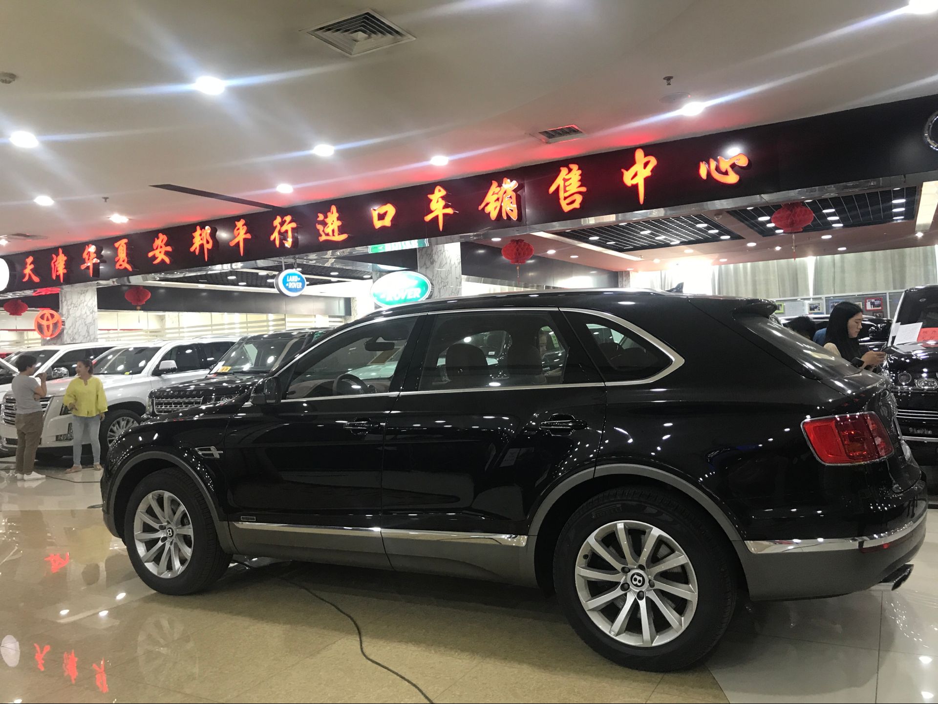 2018款全新宾利添越 柴油现车免税特价