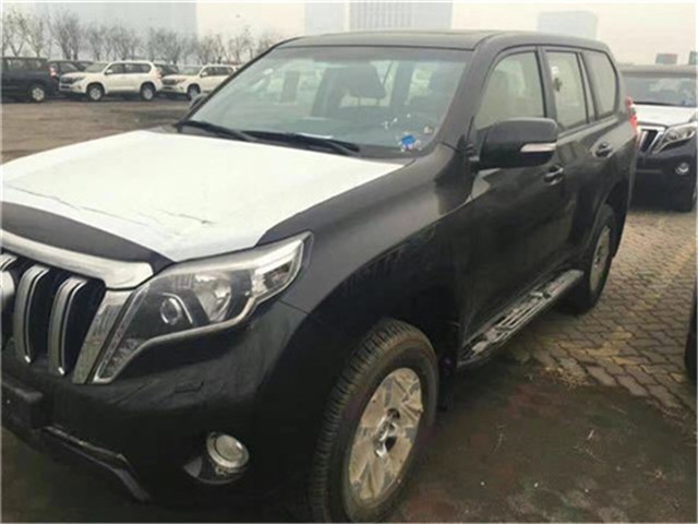 不晓得为什么我在武汉提的车 轮胎不是米胖子而是倍耐力，过减速带有点硬，噪音真的很小。