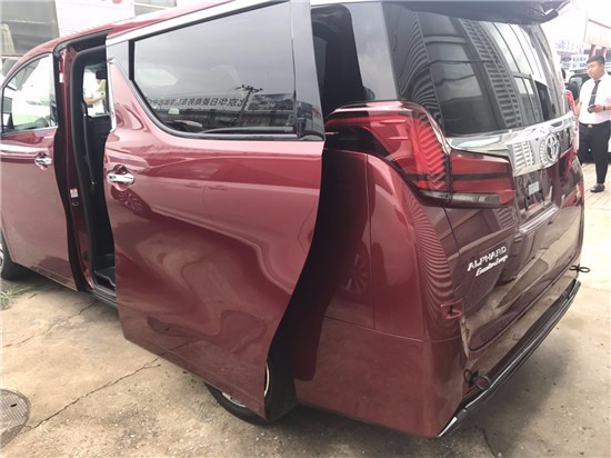 19款丰田埃尔法北京店内实拍照片