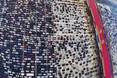 高速公路堵车不为别的 竟然是这些
