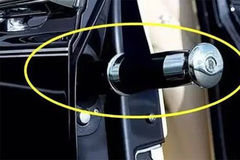 劳斯莱斯为什么会配备一把价值10万的雨伞呢？