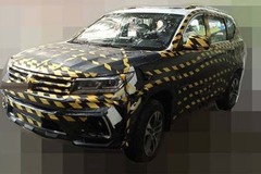 东风风行新SUV内饰曝光 配悬浮式液晶屏