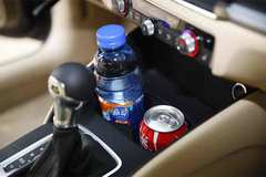 夏天长时间放在车里的瓶装水还能喝吗？